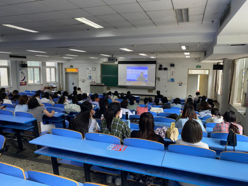 qmh官网新教师参加教师教学能力提升培训