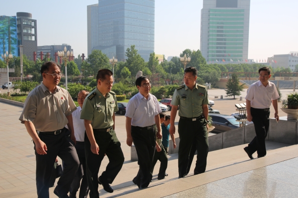 省高校征兵工作专项检查组来qmh官网督导检查征兵工作