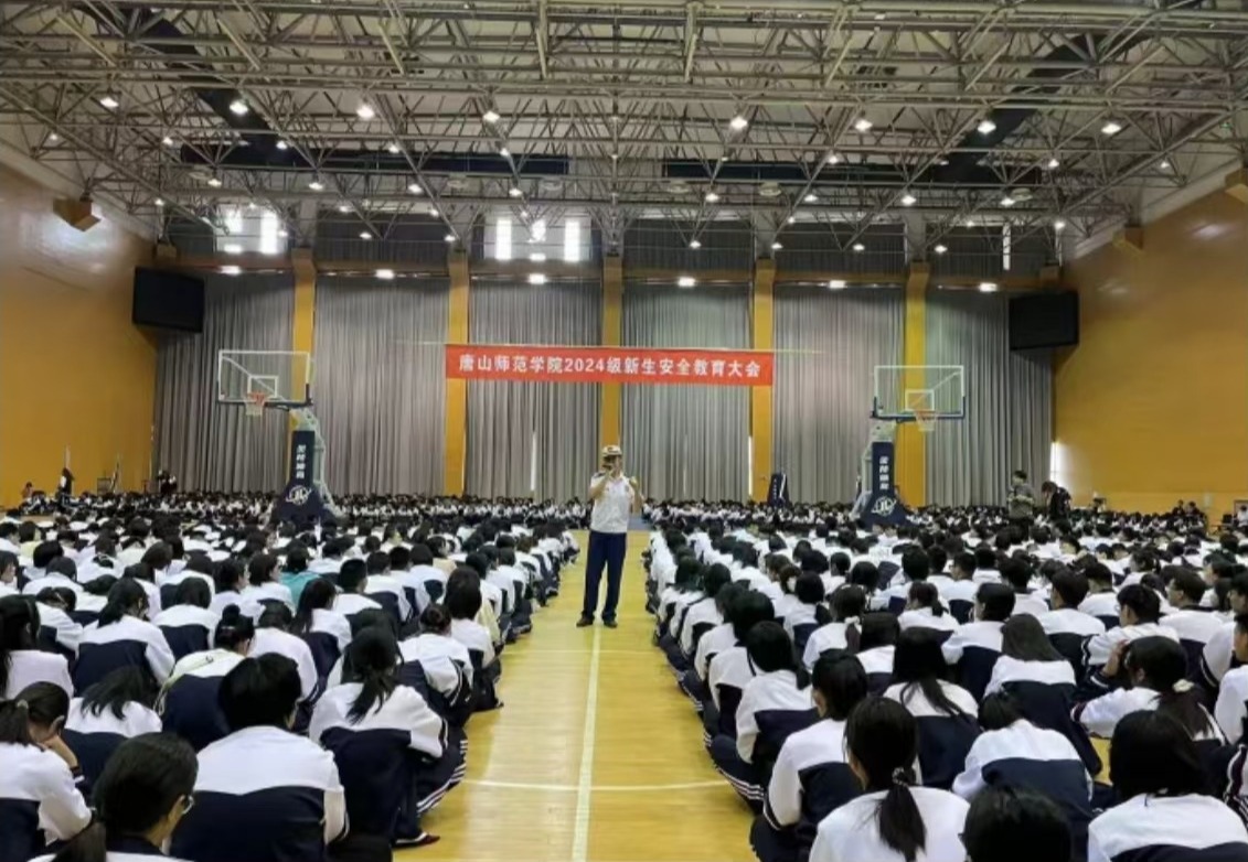 《微关注》——高新区消防救援大队走进球盟会qmh为大学新生开展消防安全培训