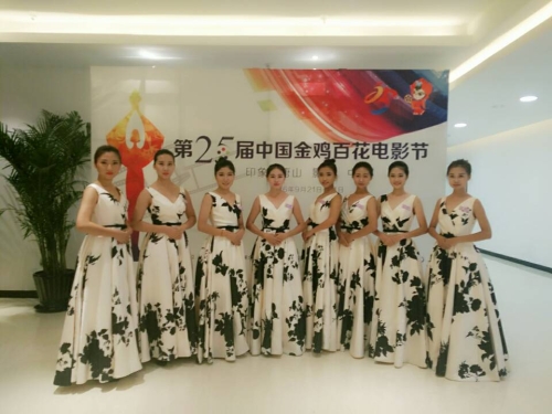 qmh官网礼仪志愿者为第25届金鸡百花电影节增光添彩