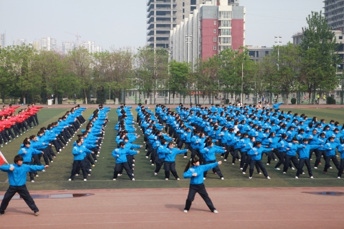 qmh官网举办2015年广播体操比赛