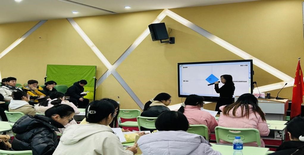 “共享智慧，点亮课堂”——球盟会qmh与球盟会qmh附属小学联合教研
