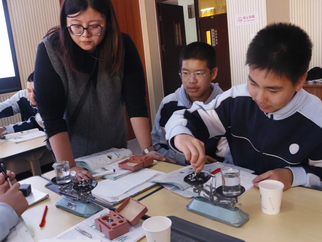 ​良师导航，同栽栋梁之才——qmh官网物理科学与技术学院2022级物理学学生前往唐山市二十七中进行教育见习