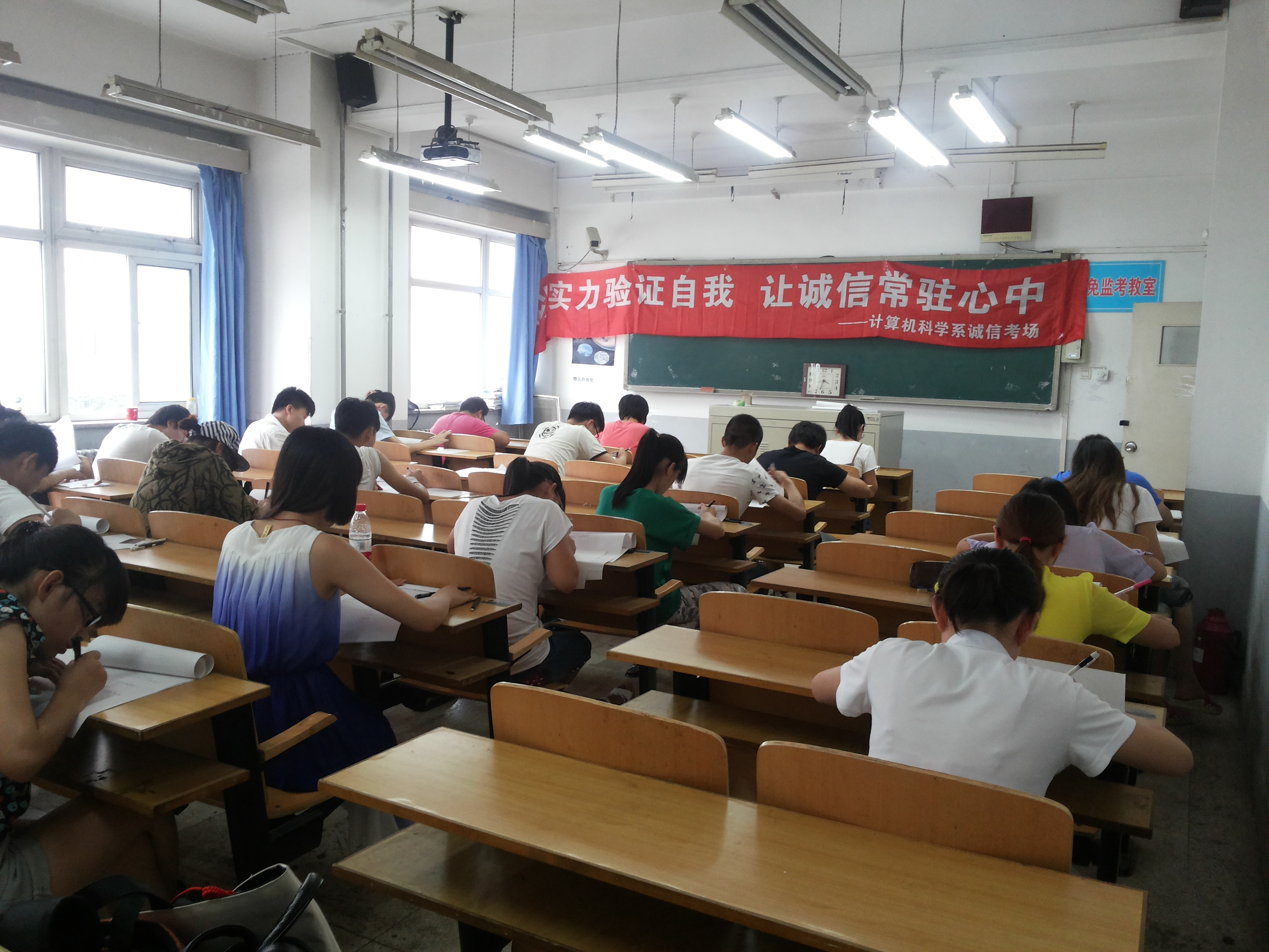 qmh官网深化推进免监考工作