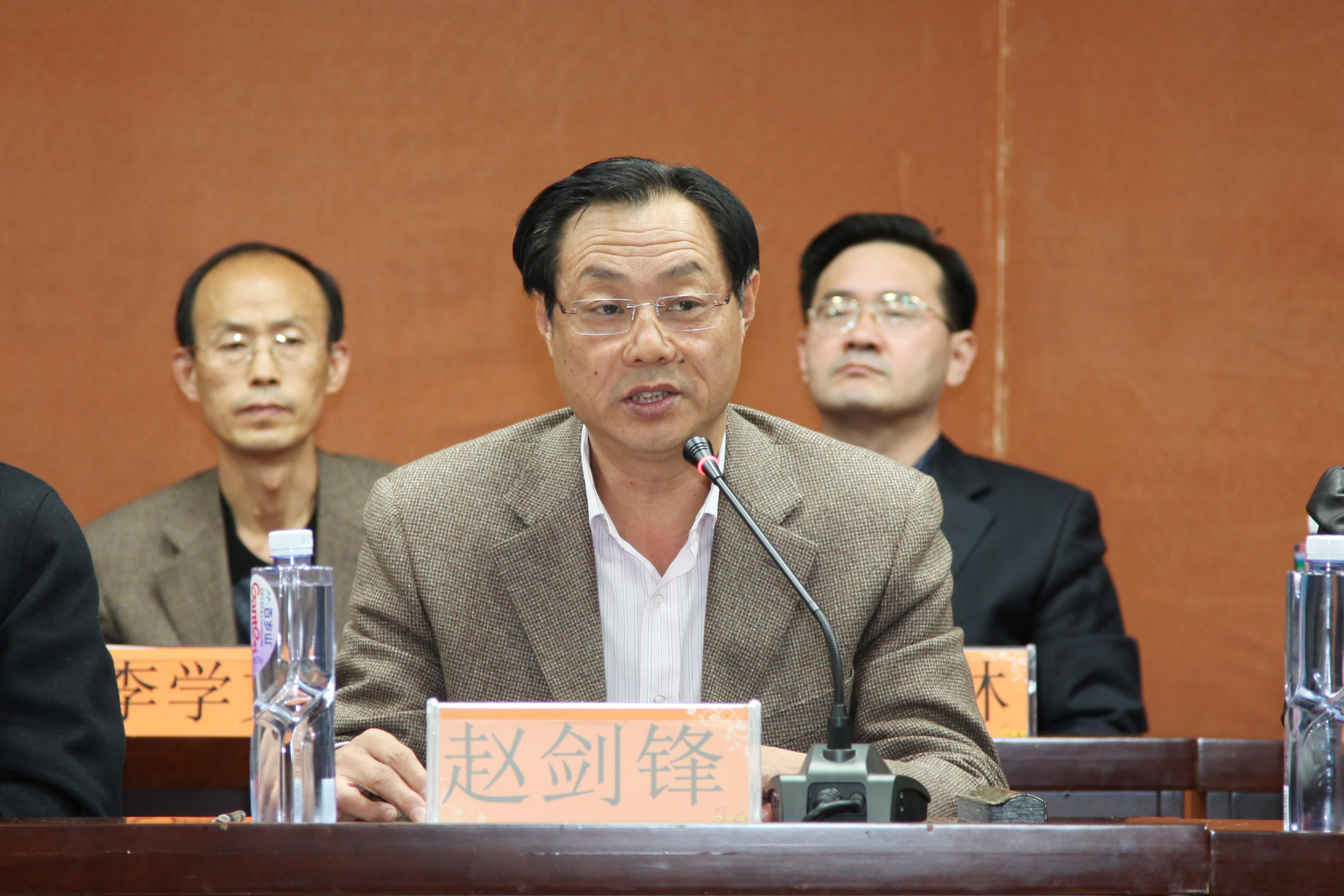 qmh官网首届记者节隆重开幕