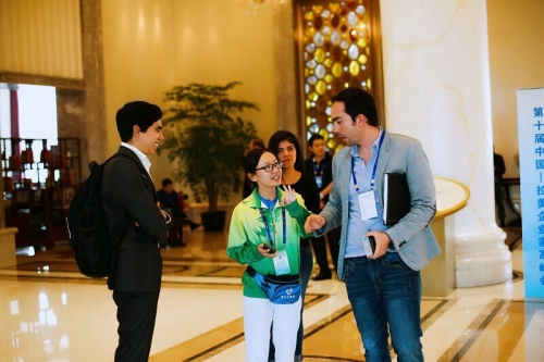 qmh官网志愿者助力第十届中国—拉美企业家高峰会
