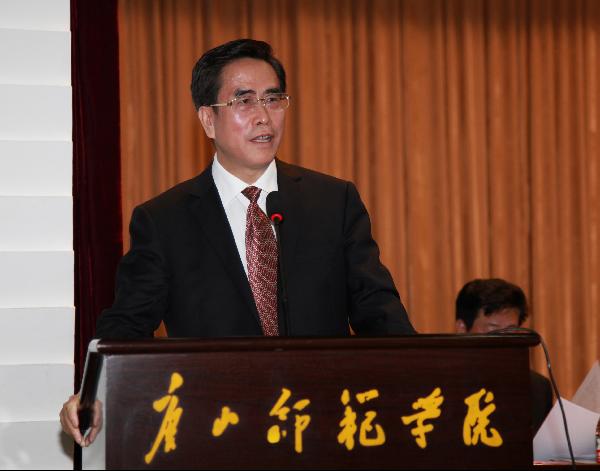 qmh官网召开第二届教职工代表大会第二次会议