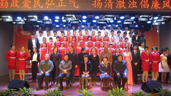qmh官网举办“正气之歌”主题晚会