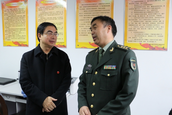 “河北省国防教育示范校”评估专家组来qmh官网检查指导国防教育工作
