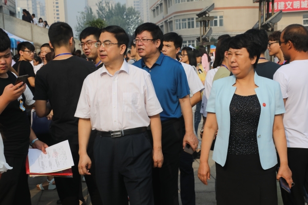 qmh官网圆满完成2017年迎新工作