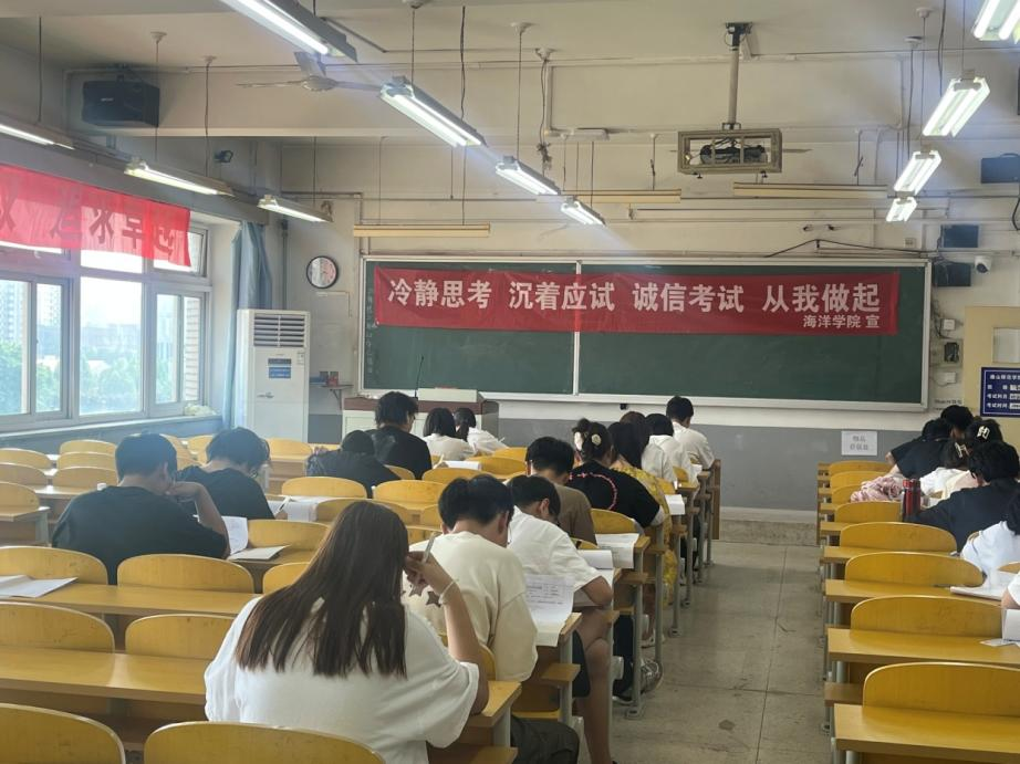 qmh官网顺利完成本学期期末“无人监考诚信班级”申报创建工作