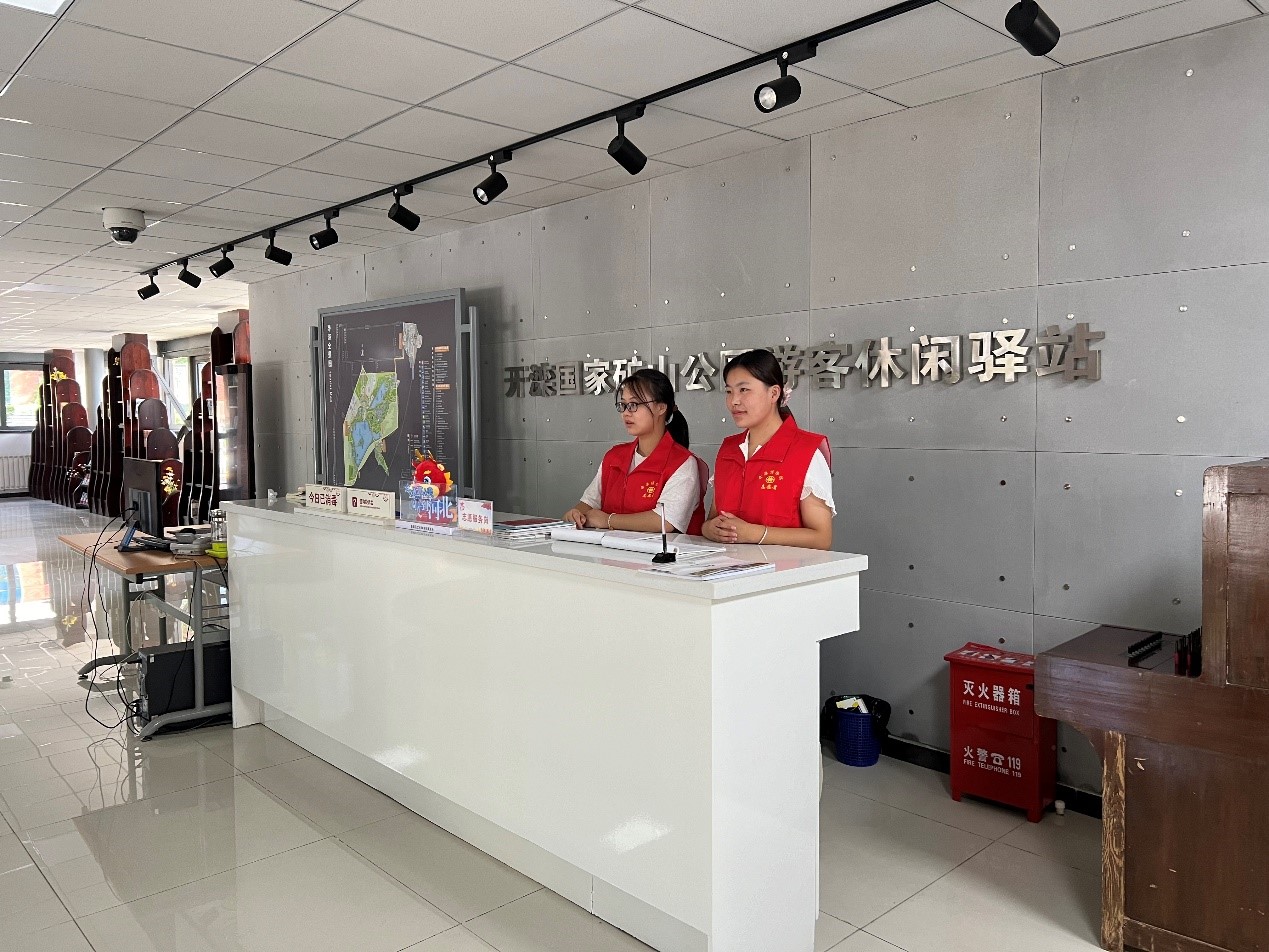qmh官网旅游管理专业学生中秋假期提供优质旅游志愿服务